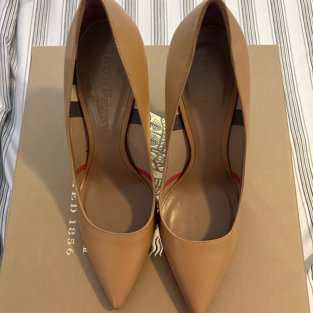 Burberry Tan Leather Pointed-Toe Heels - Picture 1 of 6